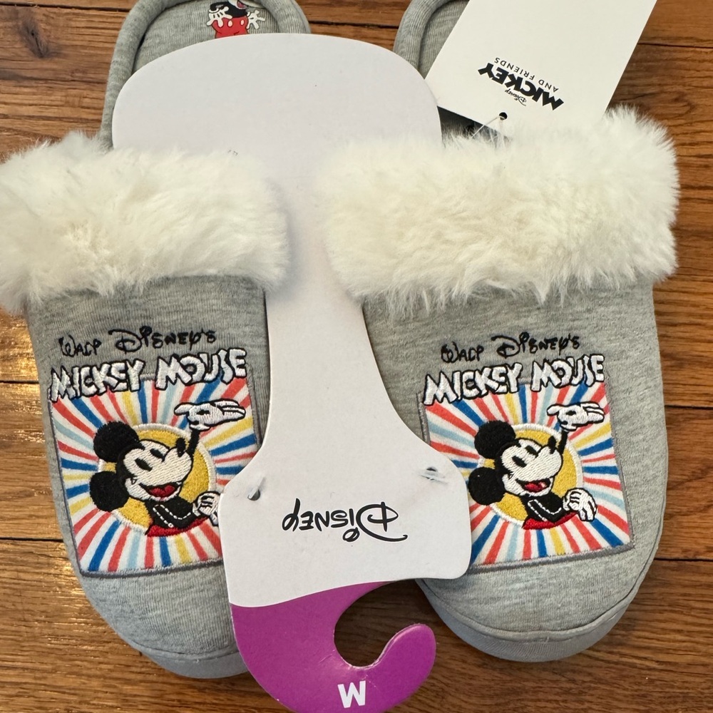 NWT Walt Disney’s Mickey Mouse Slippers Nonslip Bottom Feat. Memory Foam Size M